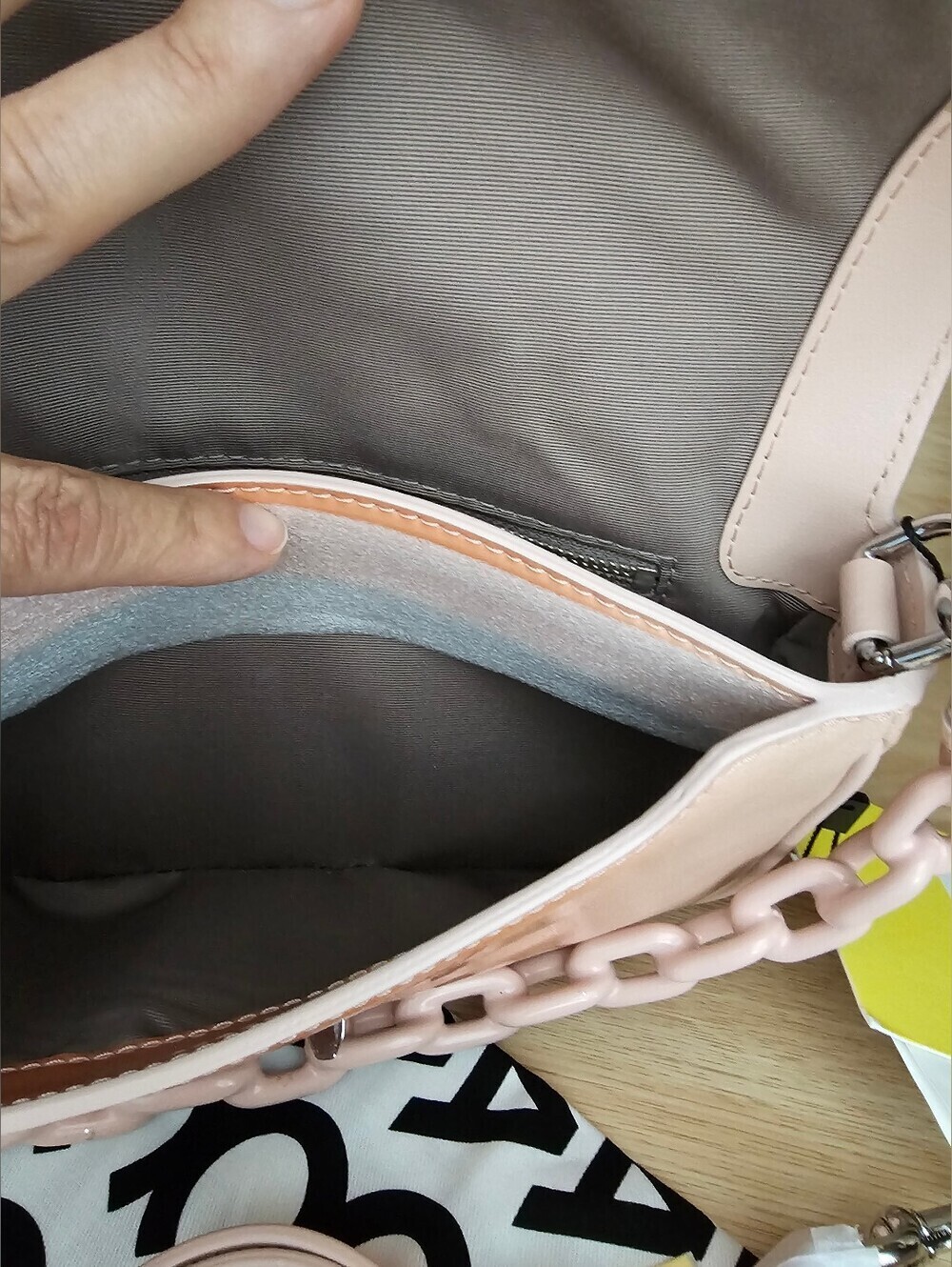 Marc Jacobs The leather shoulder Bag. - Picture 14 of 16